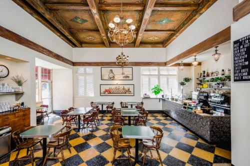Ruang duduk di The Pontchartrain Hotel