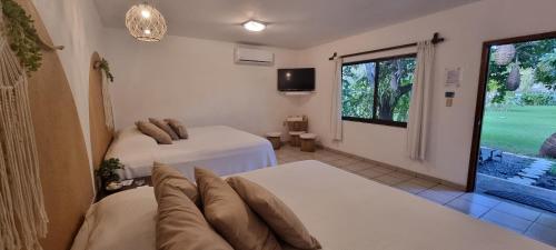 Postel nebo postele na pokoji v ubytování Hotel Taboga Eco Boutique & Spa Costa Esmeralda