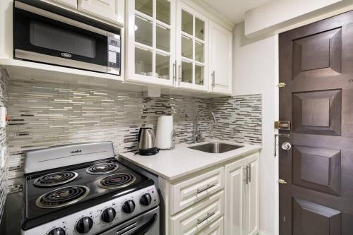 Una cocina o zona de cocina en City Edge La Vie