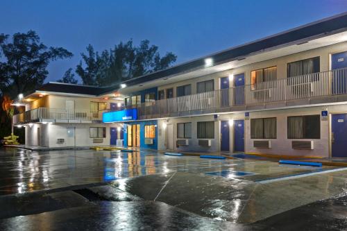 Motel 6 Dania Beach – Photos 3