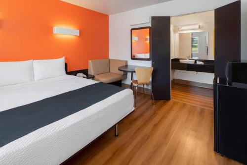 Motel 6-Carpinteria, CA - Santa Barbara - Southにあるベッド