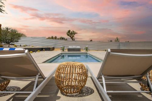 Modern Desert Oasis w Pool & Jacuzzi