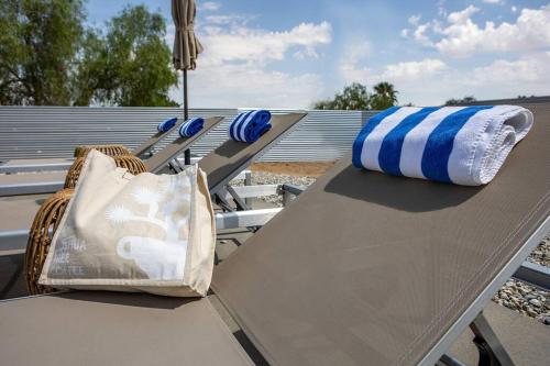 Modern Desert Oasis w Pool & Jacuzzi – Photos 2