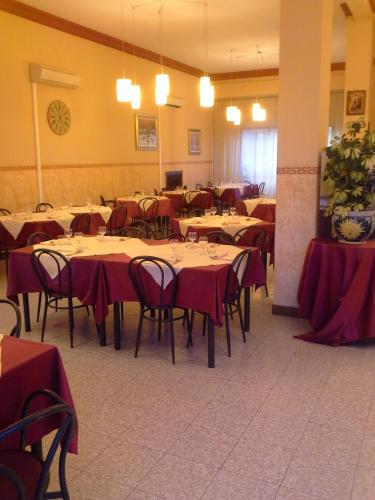Restoran atau tempat lain untuk makan di Hotel Piper & River
