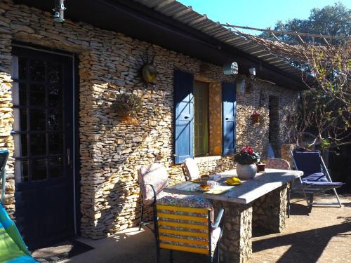 Small stone chalet with private terrace, Villes-sur-Auzon