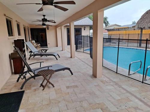 Bazén v ubytování Pool home in Miami nebo v jeho okolí