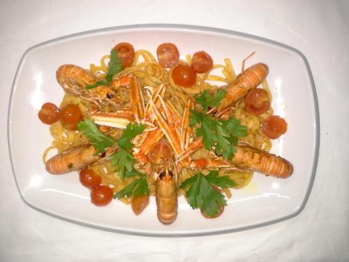 Makanan di atau berdekatan hotel