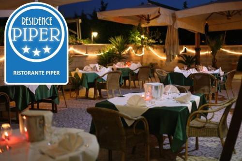 Sijil, anugerah, tanda atau dokumen lain yang dipamerkan di Hotel Piper & River