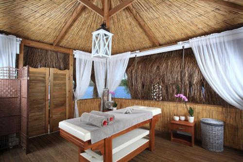 a bedroom with a bed in a straw hut at Aktur Residence in Bitez