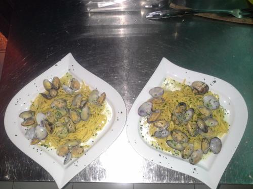 Makanan di atau berdekatan hotel