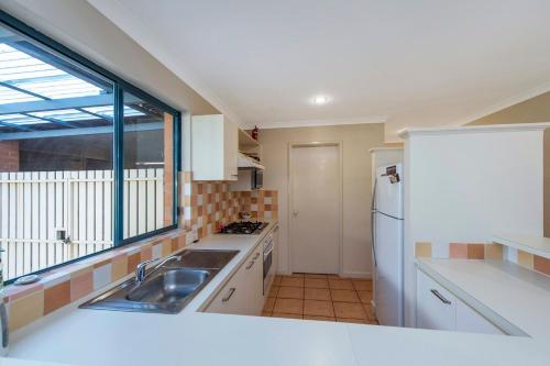 Η κουζίνα ή μικρή κουζίνα στο Bridges Retreat Dunsborough