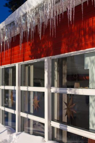 a icicle hanging from the side of a building at Ylläs Lake Hotel in Ylläsjärvi
