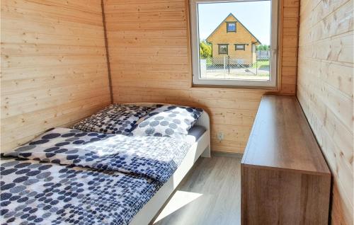 Llit o llits en una habitació de 2 Bedroom Pet Friendly Home In Jezierzany