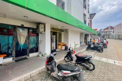 Φωτογραφία από το άλμπουμ του RedLiving Apartemen Green Lake View Ciputat - Pelangi Rooms 1 Tower E σε Pondokcabe Hilir