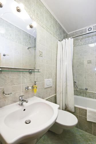 Bilik mandi di Villa Rosa