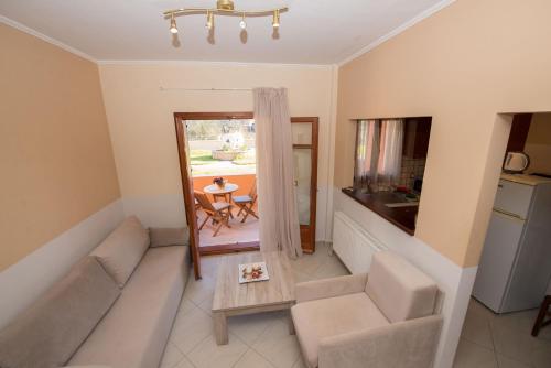 Ruang duduk di Erikousa Villas by CorfuEscapes
