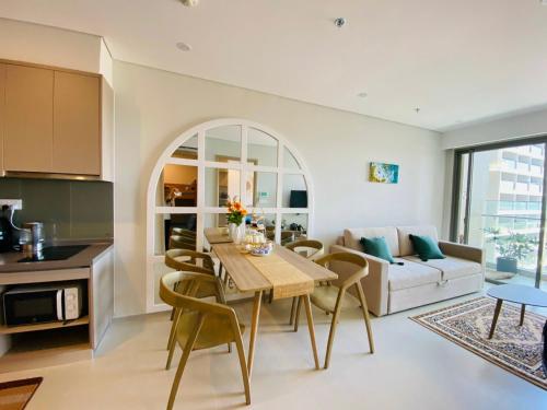 Η κουζίνα ή μικρή κουζίνα στο The Sóng Apartment Vũng Tàu - Sophia's House