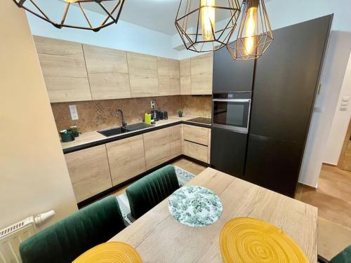 Kuchyňa alebo kuchynka v ubytovaní DesignMU20 #2bedroom #freeparking