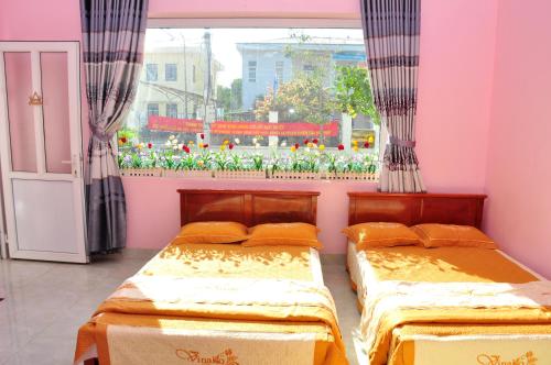 Łóżko lub łóżka w pokoju w obiekcie Cô Tô Cường Thịnh Homestay