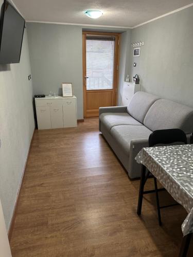 a living room with a couch and a table at Coin de la ville in Villeneuve