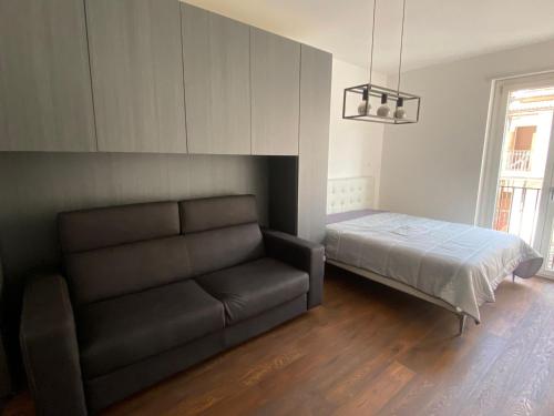 a living room with a couch and a bed at Ft House in Castel di Sangro