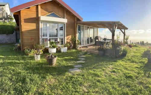 a small house with a table in the yard at Chalet de Notre Dame in Le Tampon