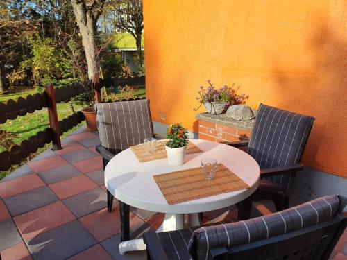 a patio with a table and two chairs and a table and a table and chairs at Ferienhaus Petra in Elbingerode