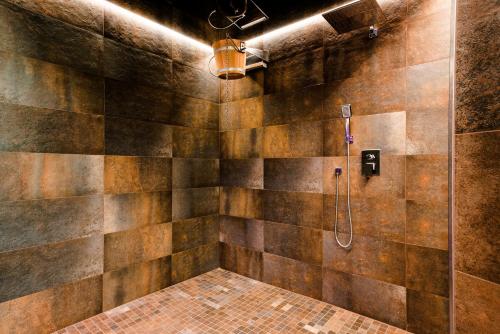 a bathroom with a shower with a tiled wall at Hotel Vorfelder in Walldorf