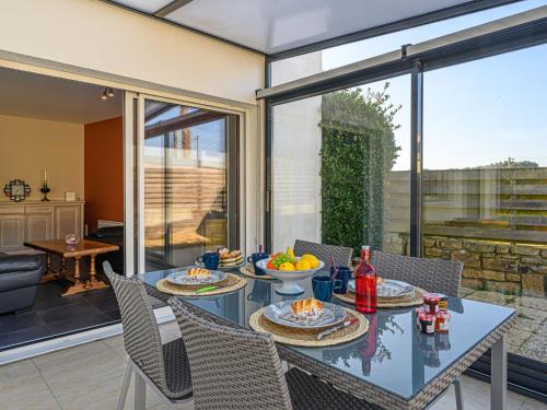 a dining room with a glass table and chairs at Holiday Home Zal by Interhome in Saint-Pierre-Quiberon