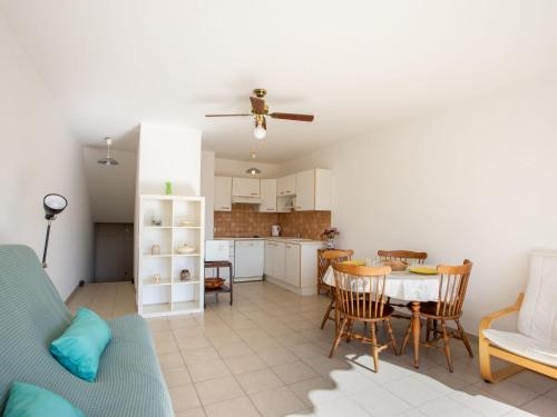 Kuchyň nebo kuchyňský kout v ubytování Apartment La Méridienne-2 by Interhome