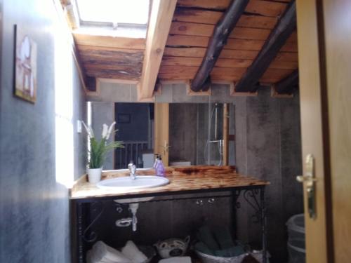 a bathroom with a sink and a mirror at Casa Rural La Callejuela in Ayllón