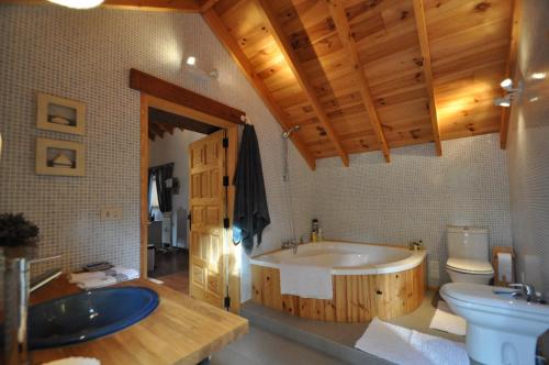a large bathroom with a tub and a toilet at Casa"La Gomera" in Los Silos