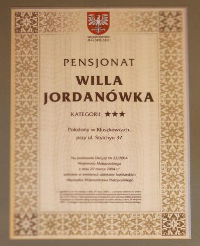 Sijil, anugerah, tanda atau dokumen lain yang dipamerkan di Willa Jordanówka