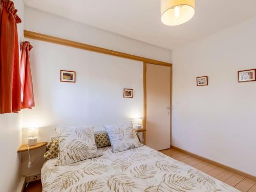 Ένα ή περισσότερα κρεβάτια σε δωμάτιο στο Holiday Home Le Moulin de Verfeuil by Interhome