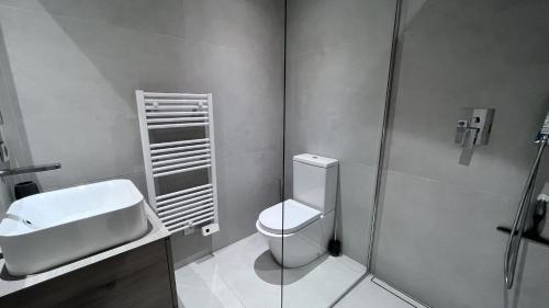 een badkamer met een toilet, een wastafel en een douche bij LA MER Breathtaking sea view luxurious design apartment in Cannes