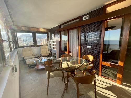 Exclusive beachfront apartment Torremolinos - pool - paddle - tenis - wifi - central aircon