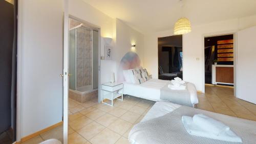 a living room with two beds and a room with at Gîte des Bains PARKING HYPERCENTRE 6-8personnes in Colmar