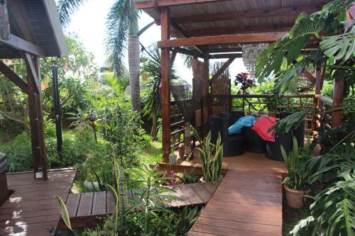 Zahrada ubytování LA LIANE DE JADE 974 - Lodge "Ylang Ylang" piscine chauffée - jacuzzi privatif
