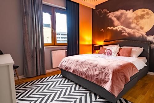 Ένα ή περισσότερα κρεβάτια σε δωμάτιο στο ApartamentySnu, Słoneczny Komfort, Centrum