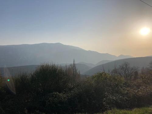 a view of a mountain with the sun in the sky at Petite Maison en Provence in Plaisians