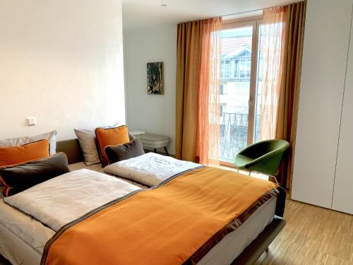 a bedroom with a large bed and a window at Trilogie am See Wohnung Ranke in Stetten