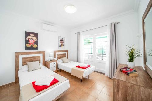 a bedroom with two beds and a table in it at Villa Mero in Playa Blanca