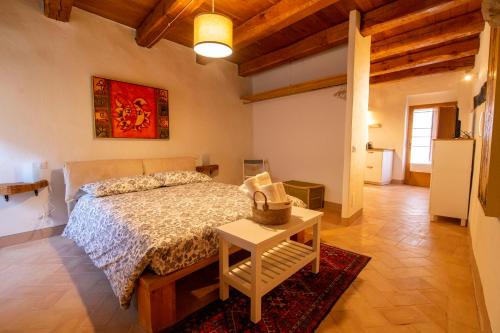 Ένα ή περισσότερα κρεβάτια σε δωμάτιο στο Il Borgo Divino - Torre del Colle, Bevagna