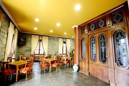 Restoran atau tempat lain untuk makan di Puente Romano