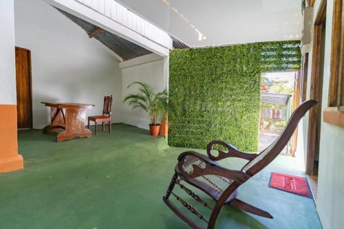 a bench in a room with a green wall at Hotel El Cocobolo Food&Rest Room 1 B&B WiFi AC Pkg Free Swimmingpool in Ahogados