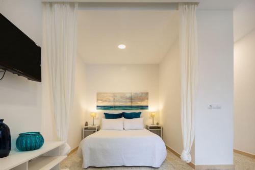 A bed or beds in a room at Puccini Oasis - Gianni Schicci