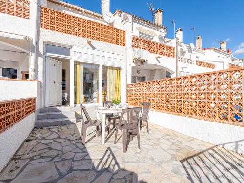 Fotografia z galérie ubytovania Holiday Home Byblos by Interhome v destinácii Empuriabrava