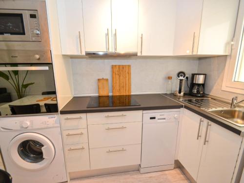 Kuchyň nebo kuchyňský kout v ubytování Apartment Gavina Salou-1 by Interhome