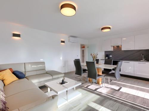 Apartment Villa Galici-2 by Interhome