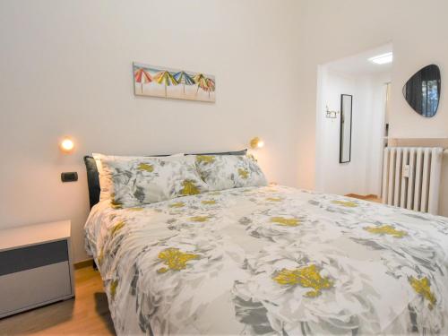 A bed or beds in a room at Apartment NoLo Flat by Interhome